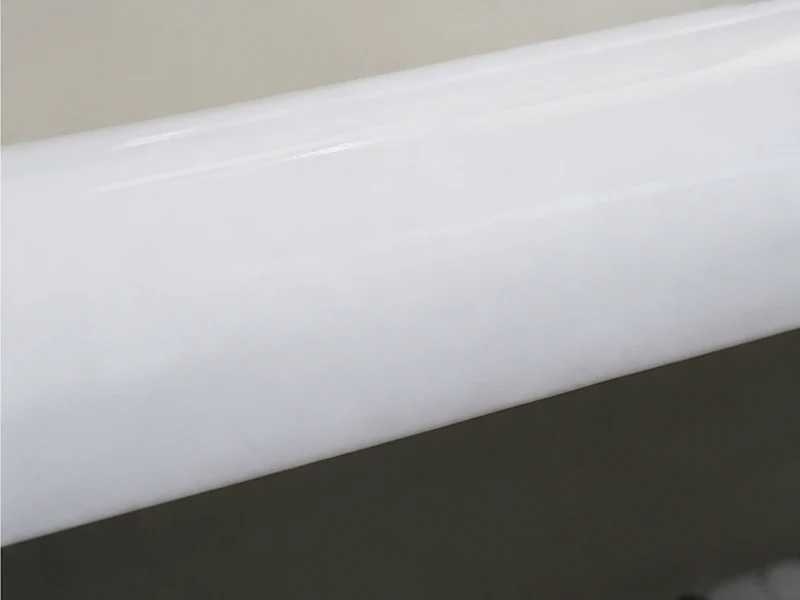 Same Rockridge tub rim after chip and rust repair, blended into a smooth white finish